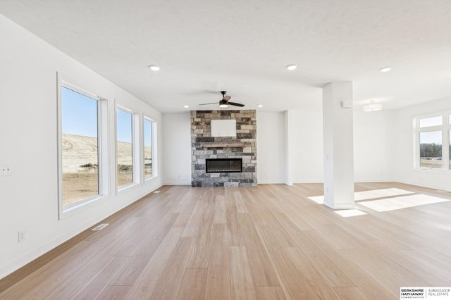 18552 Sycamore Drive, Gretna, NE 68028