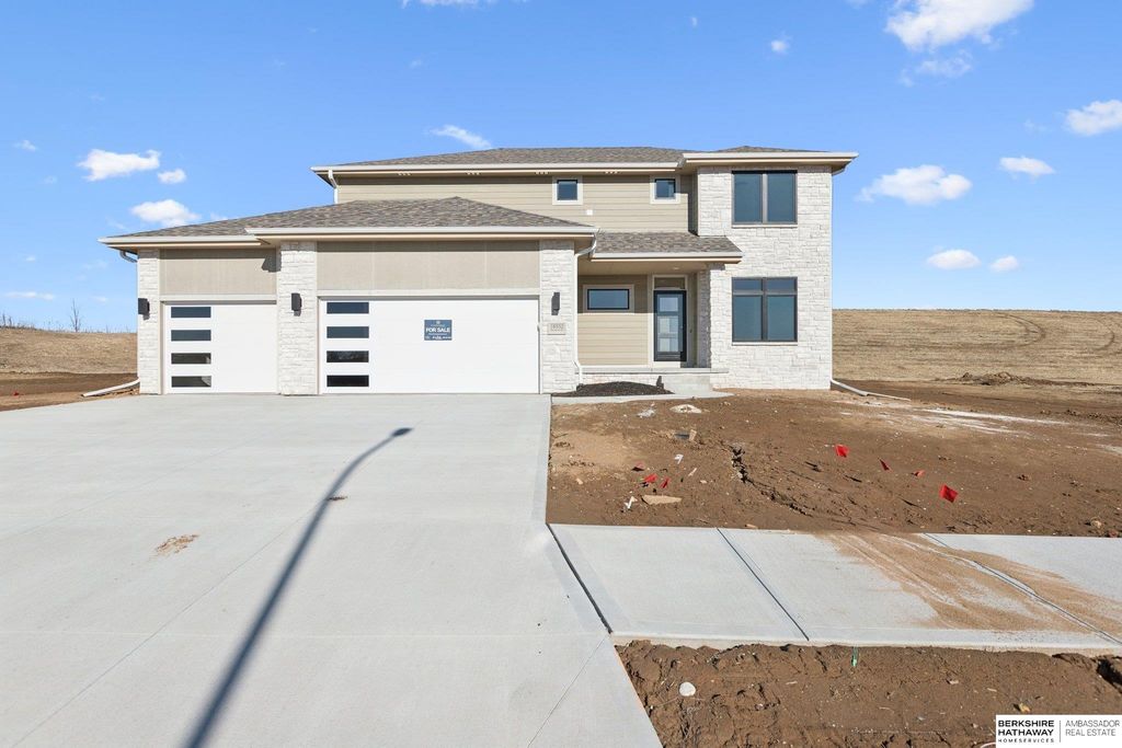 18552 Sycamore Drive, Gretna, NE 68028