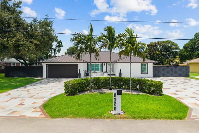 1821 CARISSA Road, Lake Clarke Shores, FL 33406