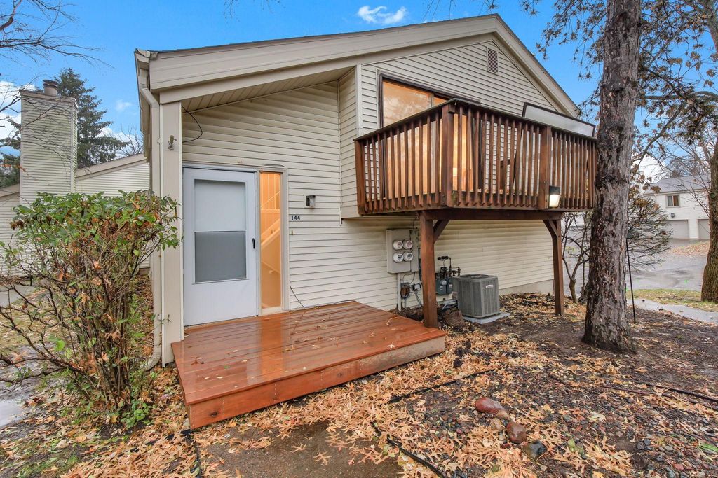 144 Avignon Court 13, Woodbury, MN 55125