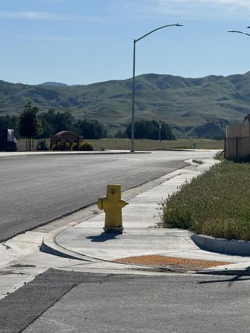 395 E Houston, Coalinga, CA 93210