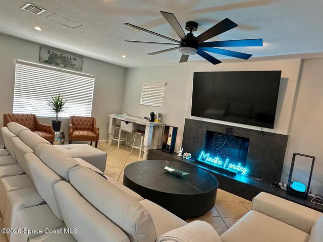 589 Hillside Court, Melbourne, FL 32935