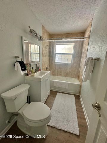 589 Hillside Court, Melbourne, FL 32935