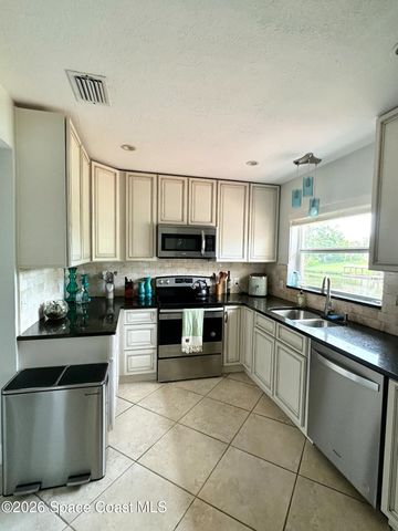 589 Hillside Court, Melbourne, FL 32935