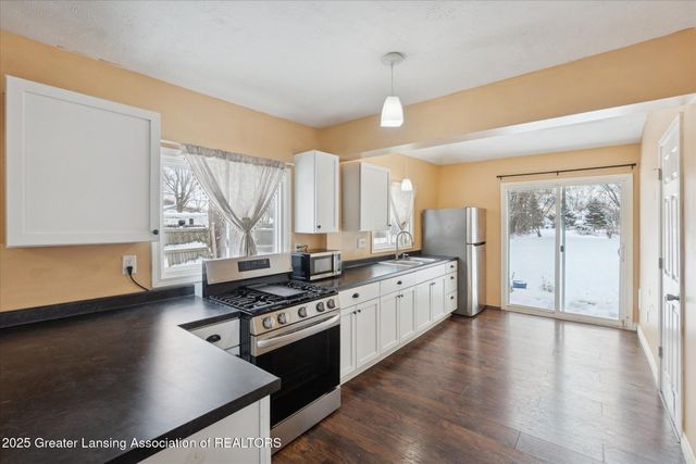 320 E Hodge Avenue, Lansing, MI 48910