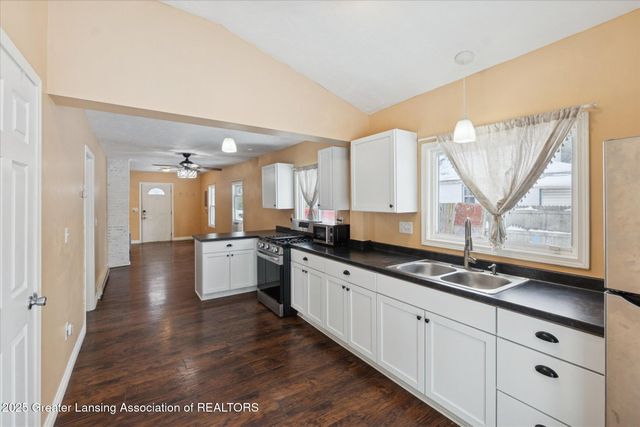 320 E Hodge Avenue, Lansing, MI 48910