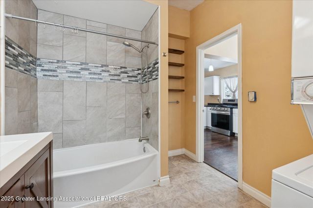 320 E Hodge Avenue, Lansing, MI 48910