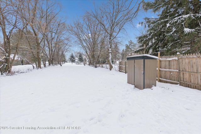 320 E Hodge Avenue, Lansing, MI 48910