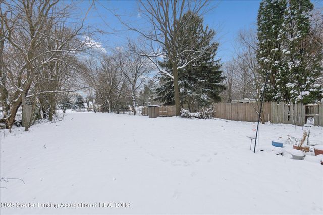 320 E Hodge Avenue, Lansing, MI 48910