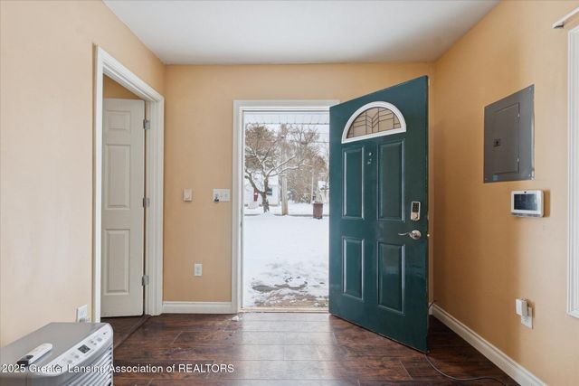 320 E Hodge Avenue, Lansing, MI 48910