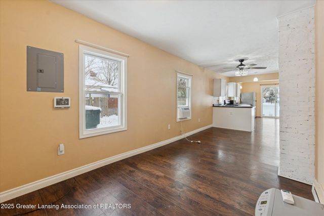 320 E Hodge Avenue, Lansing, MI 48910