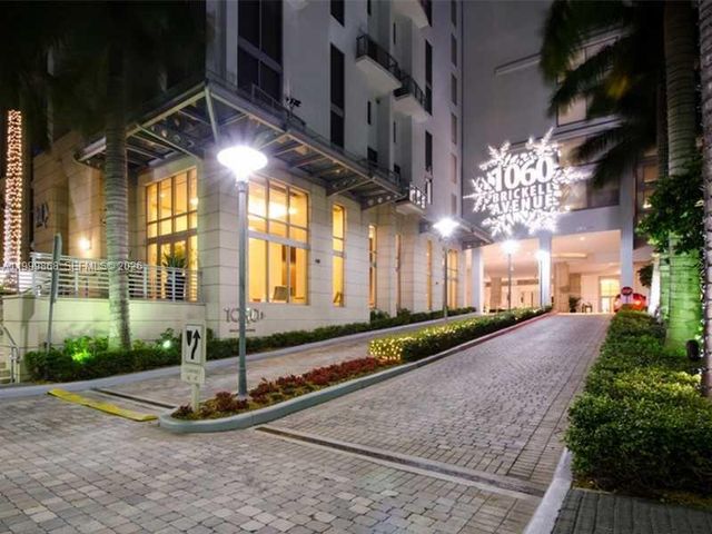 1050 Brickell Ave 2420, Miami, FL 33131