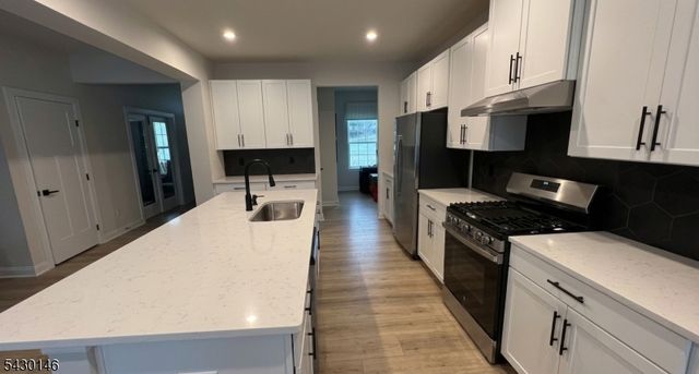 2 Drake Ct, Washington Twp., NJ 07882