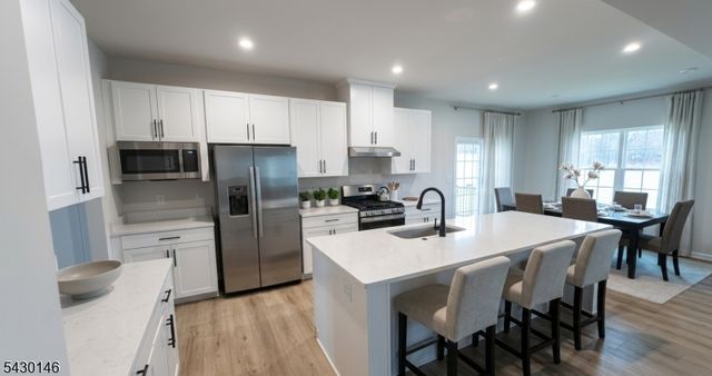 2 Drake Ct, Washington Twp., NJ 07882