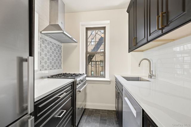 196 Garth Road 2F, Scarsdale, NY 10583