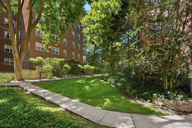 196 Garth Road 2F, Scarsdale, NY 10583