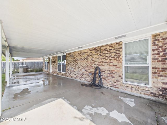 135 Longfellow Drive, Lafayette, LA 70503