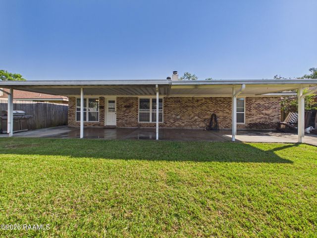 135 Longfellow Drive, Lafayette, LA 70503