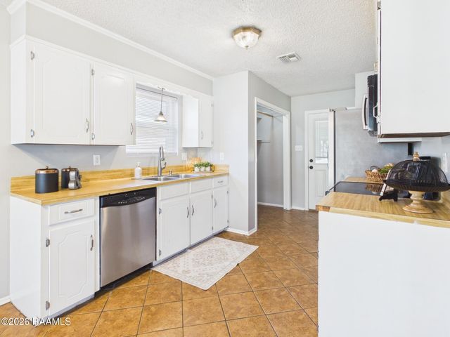 135 Longfellow Drive, Lafayette, LA 70503