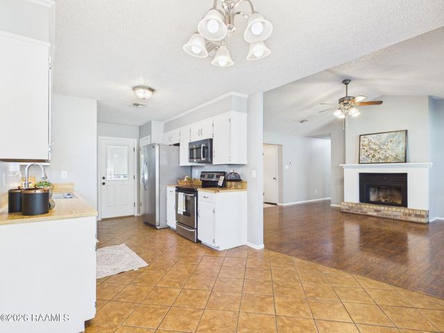 135 Longfellow Drive, Lafayette, LA 70503