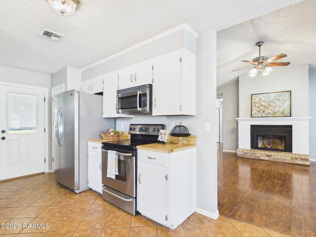135 Longfellow Drive, Lafayette, LA 70503