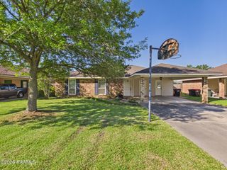 135 Longfellow Drive, Lafayette, LA 70503