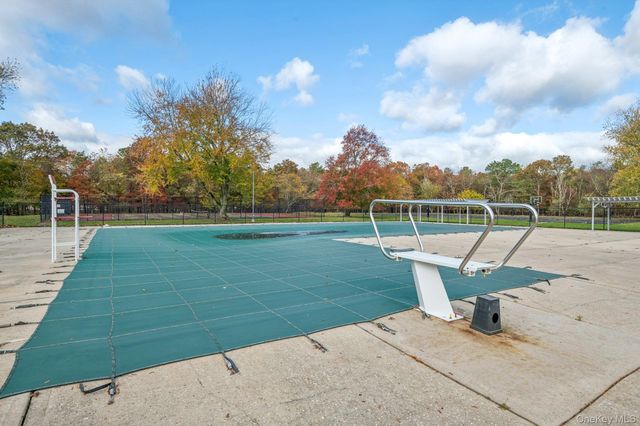 5 Fredricksburg Court, Coram, NY 11727