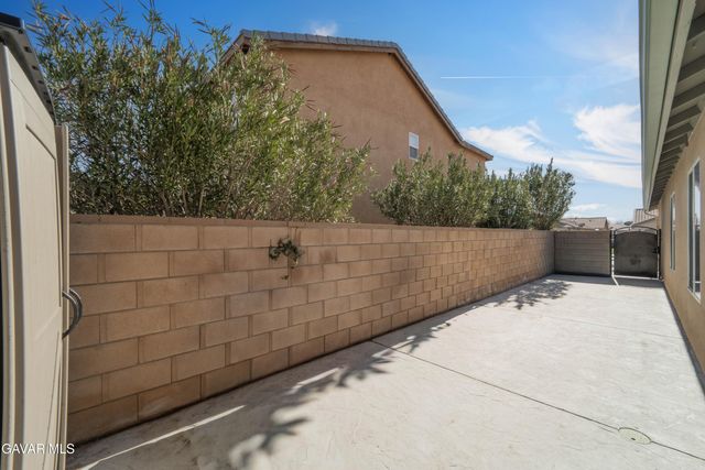 3033 Via De Flores, Lancaster, CA 93535