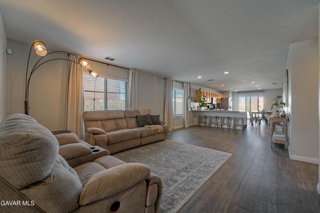 3033 Via De Flores, Lancaster, CA 93535