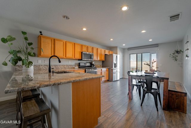 3033 Via De Flores, Lancaster, CA 93535