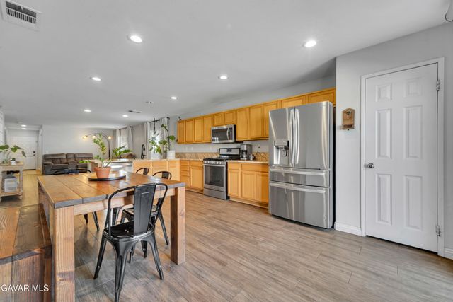 3033 Via De Flores, Lancaster, CA 93535