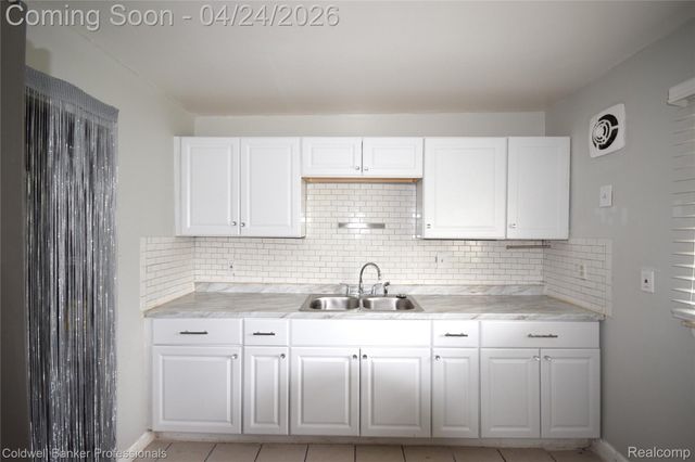 10311 Saratoga Street, Oak Park, MI 48237