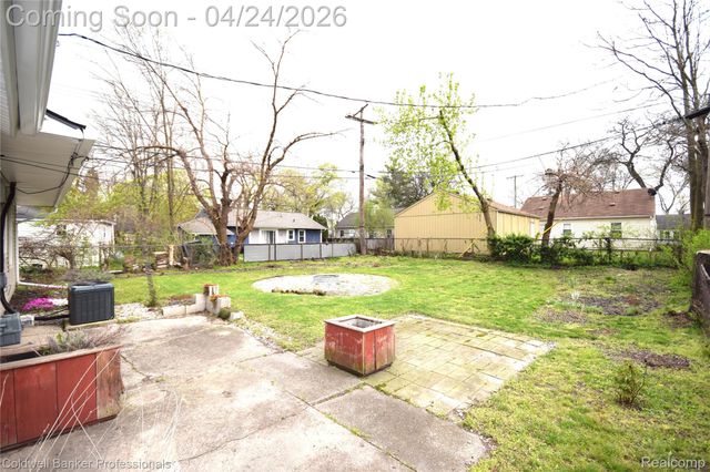 10311 Saratoga Street, Oak Park, MI 48237