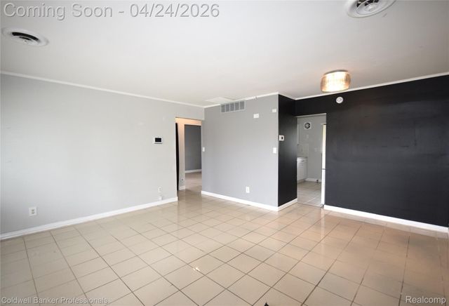 10311 Saratoga Street, Oak Park, MI 48237