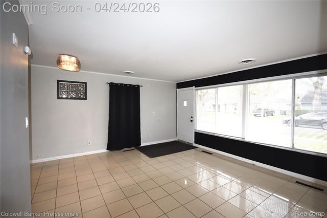 10311 Saratoga Street, Oak Park, MI 48237