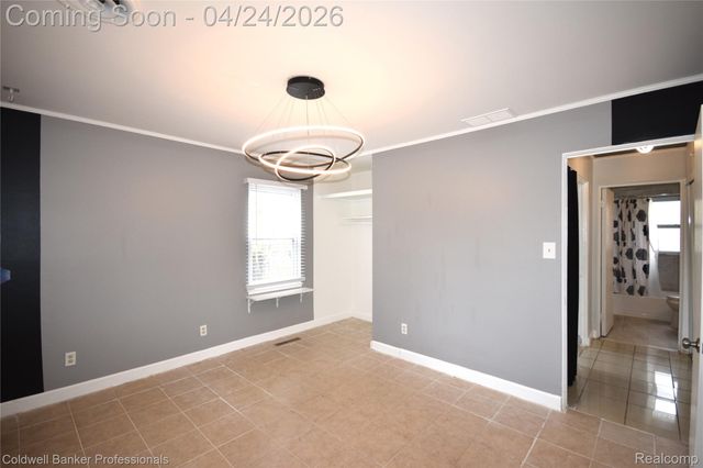 10311 Saratoga Street, Oak Park, MI 48237