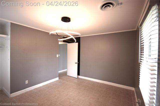 10311 Saratoga Street, Oak Park, MI 48237