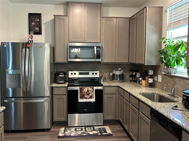 420 Lt Rusty DR, Jarrell, TX 76537