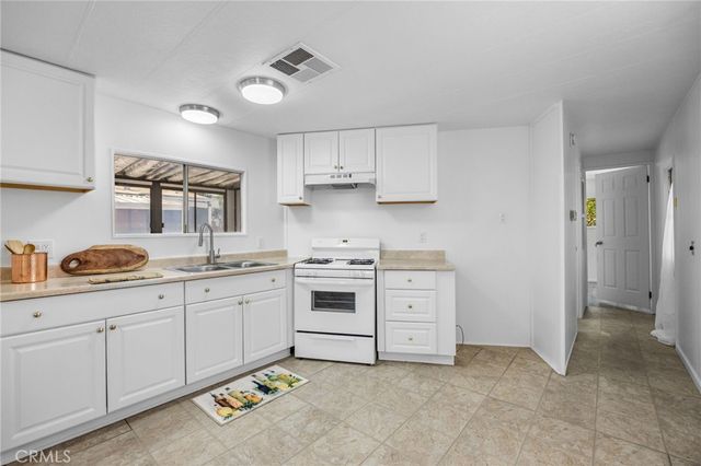 995 Pomona Road 88, Corona, CA 92882