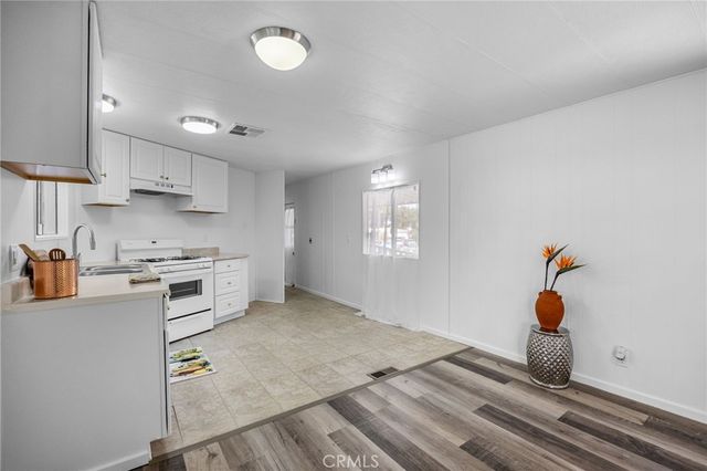995 Pomona Road 88, Corona, CA 92882