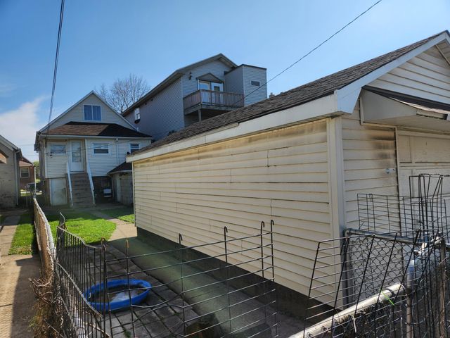 1525 121st Street, Whiting, IN 46394