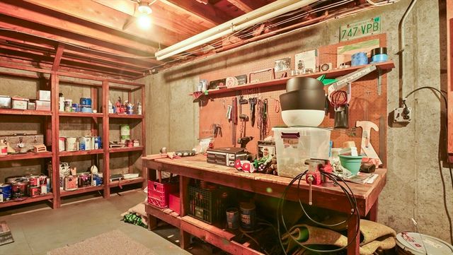 175 Krysiak Ave, Fitchburg, MA 01420