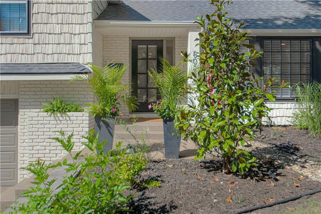 8020 Juniper Street, Prairie Village, KS 66208