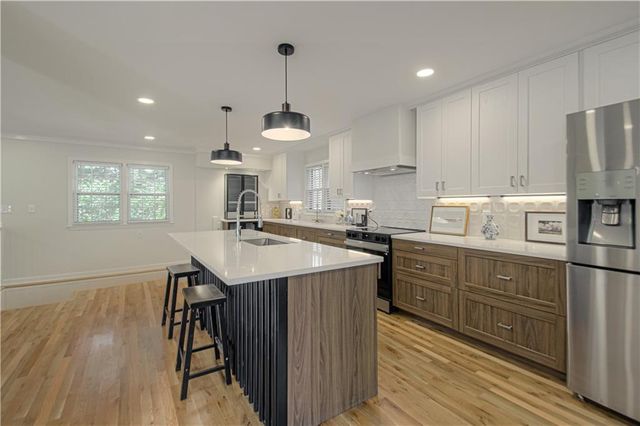 8020 Juniper Street, Prairie Village, KS 66208