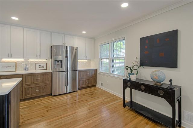 8020 Juniper Street, Prairie Village, KS 66208