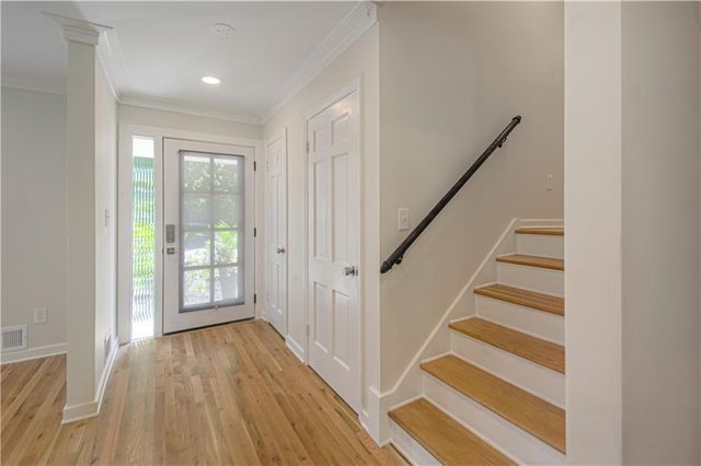 8020 Juniper Street, Prairie Village, KS 66208