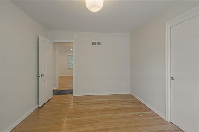 8020 Juniper Street, Prairie Village, KS 66208