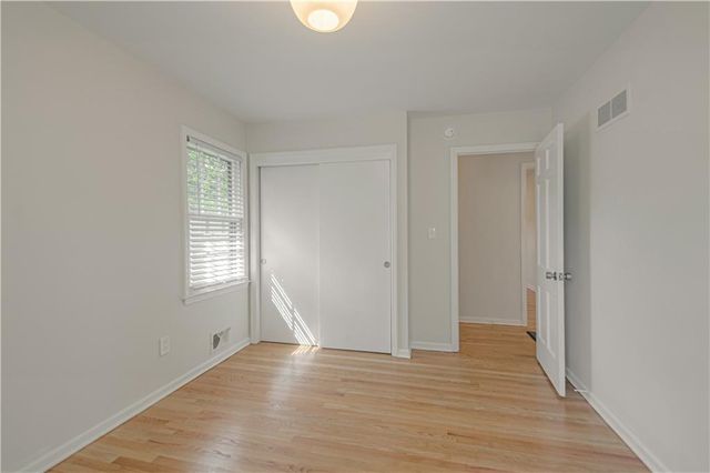 8020 Juniper Street, Prairie Village, KS 66208