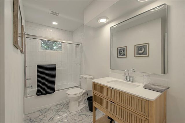8020 Juniper Street, Prairie Village, KS 66208