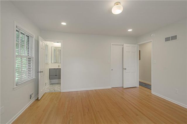 8020 Juniper Street, Prairie Village, KS 66208